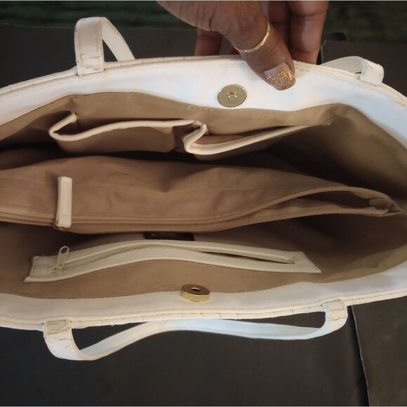 🆕👜SR2 Sondra Roberts Quilted Tote Shoulder Bag with Tassel - Picture 6 of 9